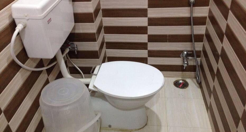 Hotel H M International, Varanasi 4
